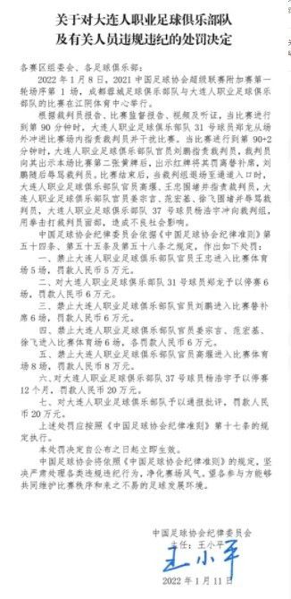 主演安德鲁加菲尔德的筷子身段，艾玛斯通的金发碧眼，尽对是合适90后不雅众的审美不雅。